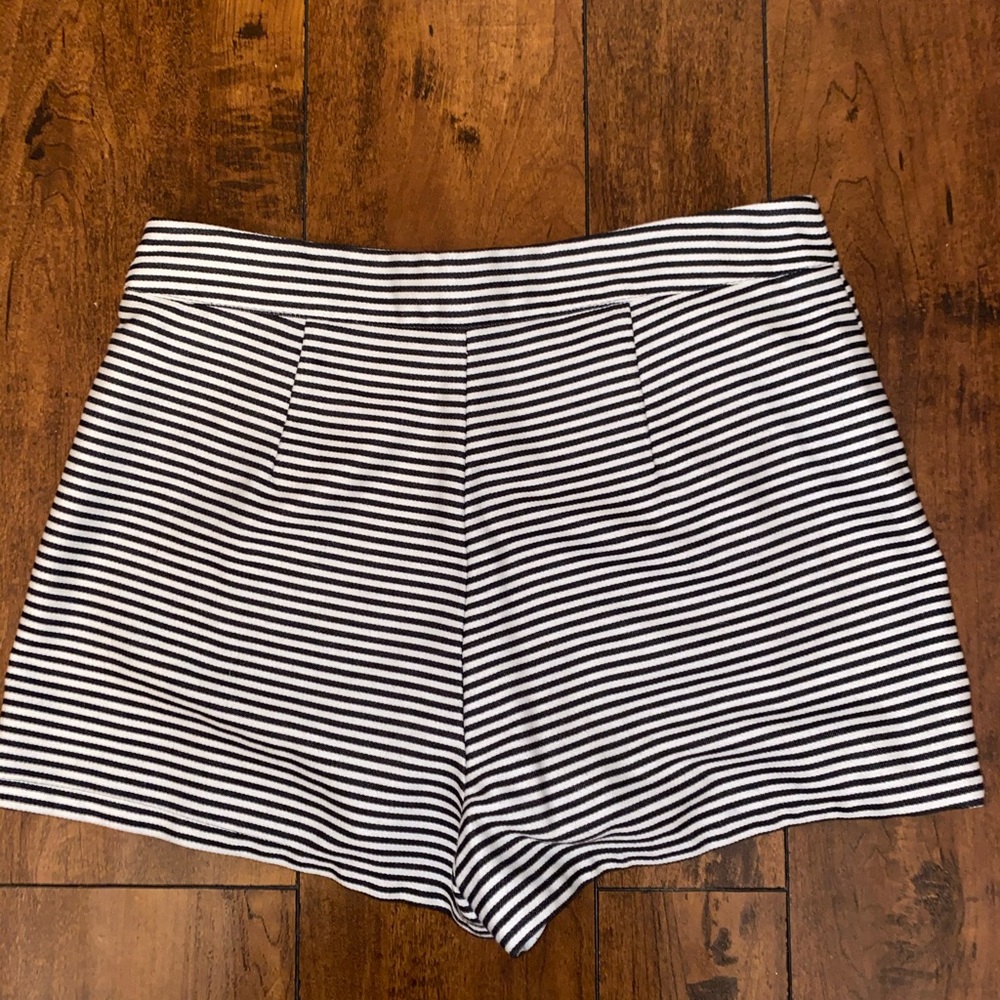 Black and White Striped Short - Picture 4 of 5